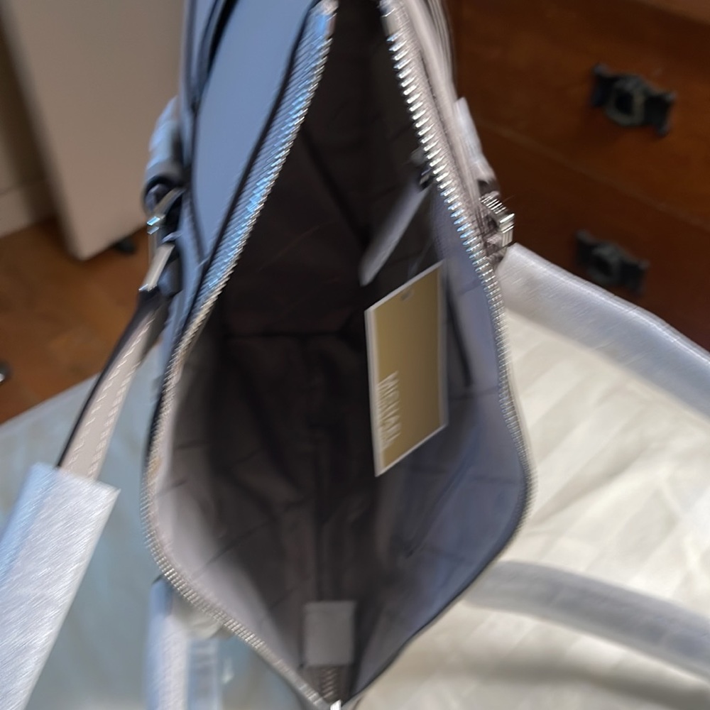 MICHAEL KORS Large TZ Tote PEARL GRAY - Picture 6 of 9